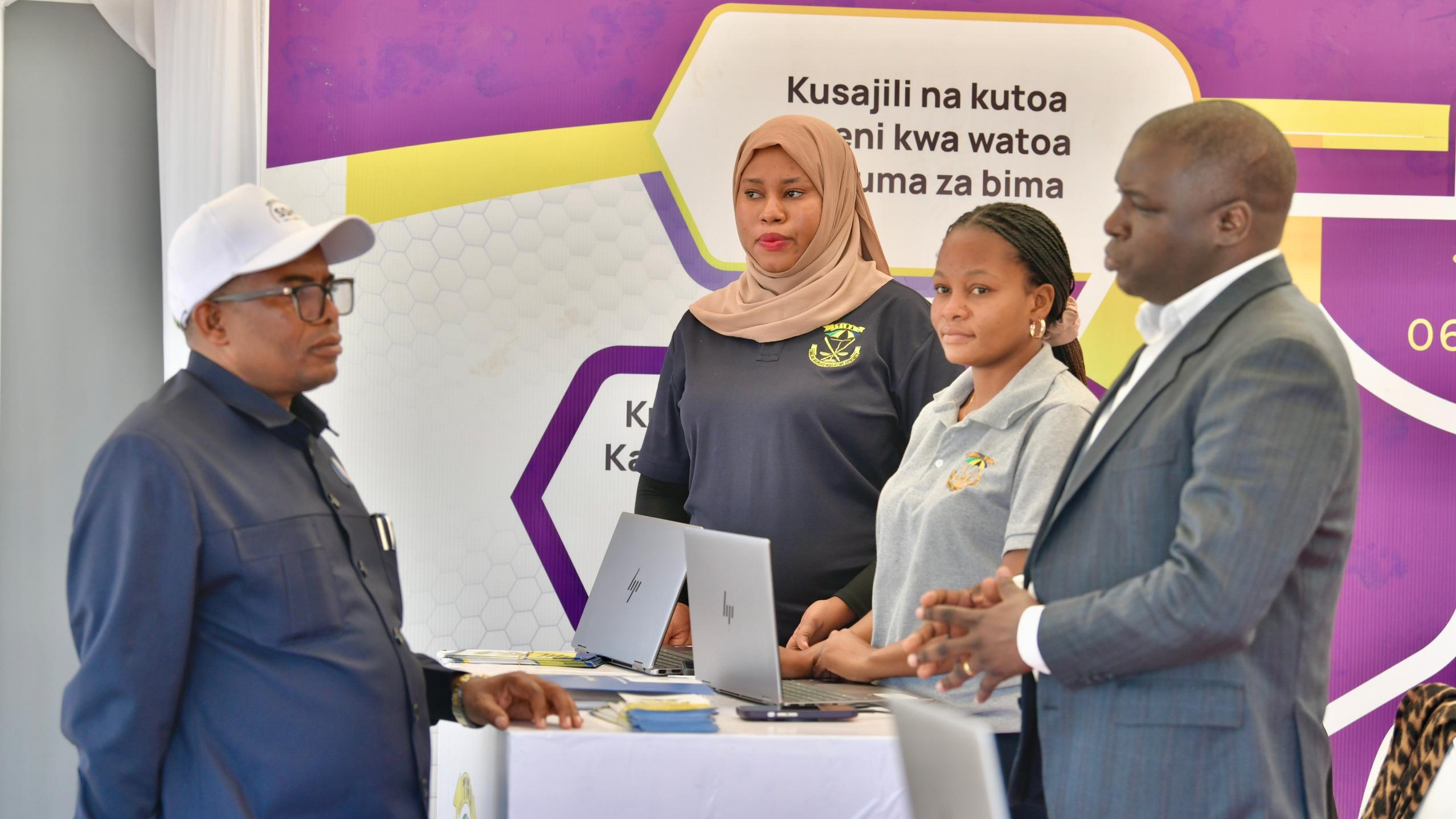 Wiki ya Utumishi wa Umma: Katibu Mkuu Utumishi Atembelea Banda la TIRA, Asisitiza Bima kwa Magari ya Serikali